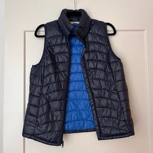 Size M. Old Navy navy blue vest.
